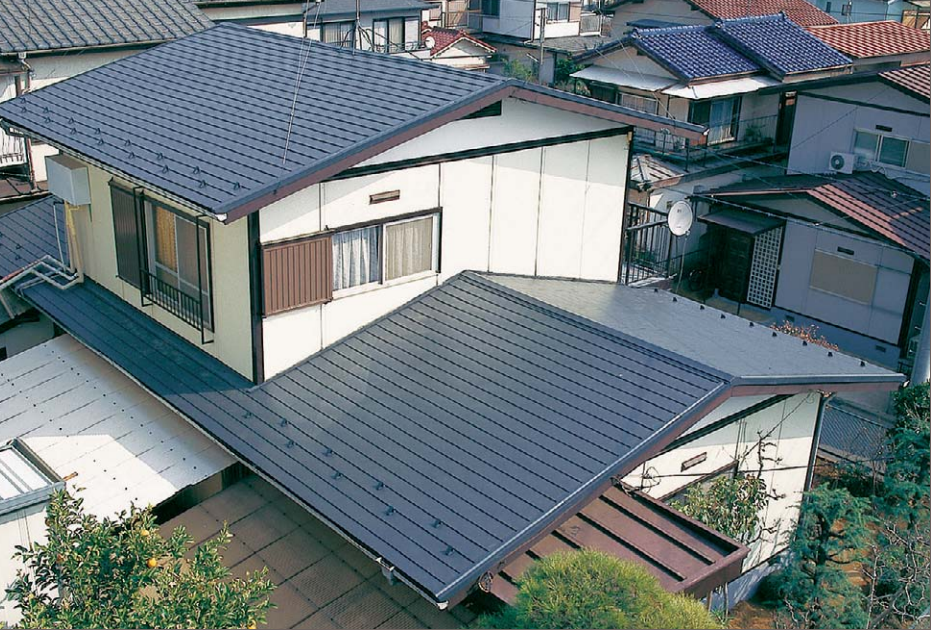 改修後：平板スレート屋根
