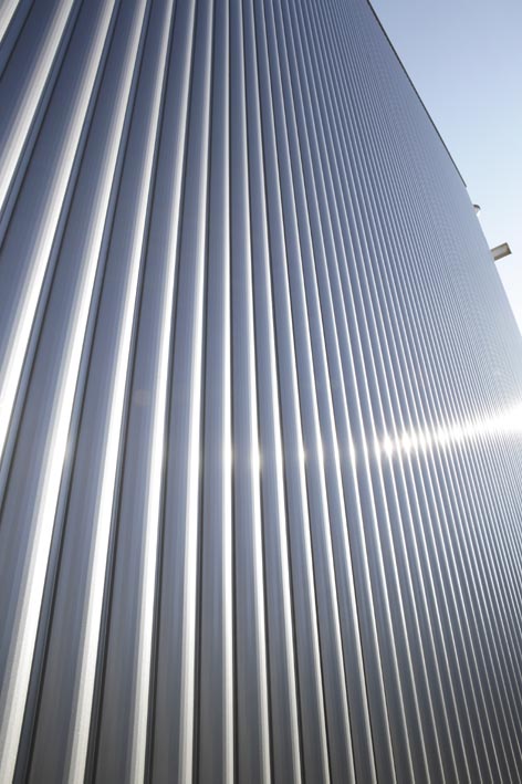 外壁でも広がるガルバリウム鋼板1