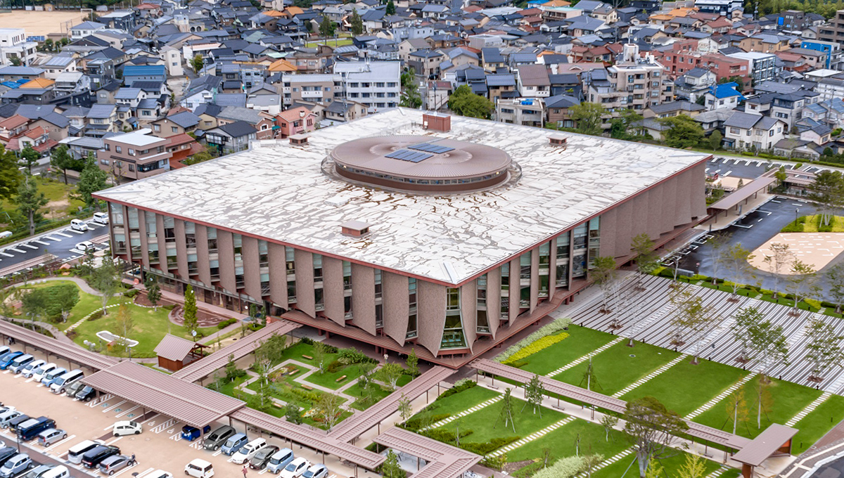 好文学園女子高等学校新校舎棟整備事業　未来のクリエイターが羽ばたく白い学び舎