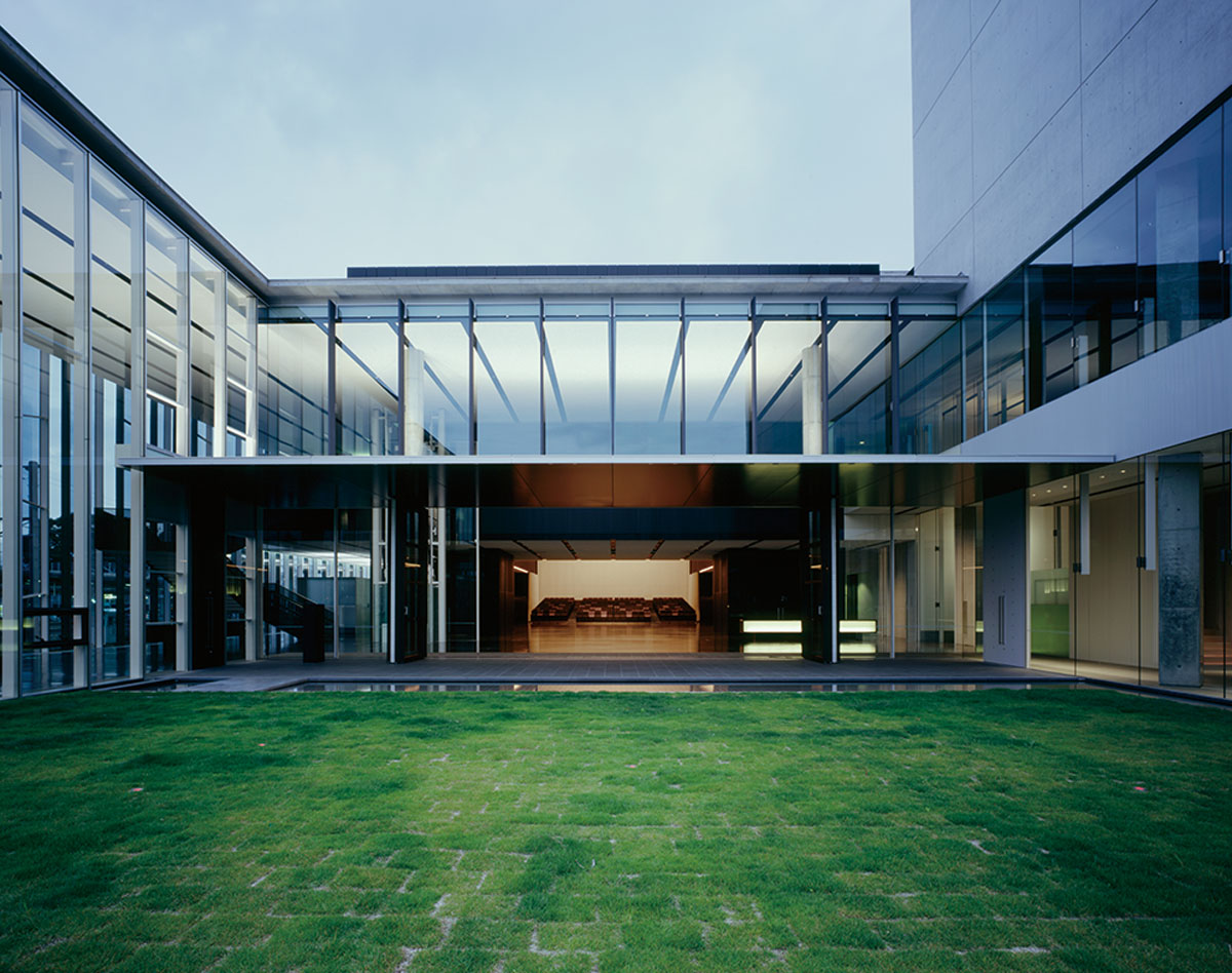 茅野市民館（2005） Photo：淺川敏