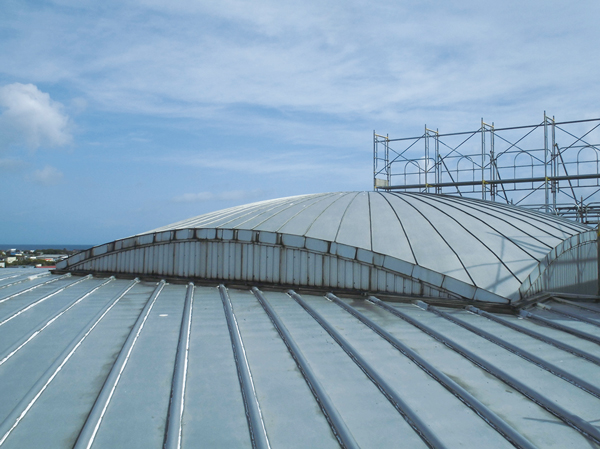 （改修前）アーチ型の屋根の上にドーム型の屋根